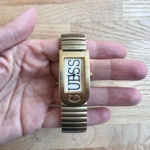 Guess ladies gold tone fashion watch NEW BATTERY